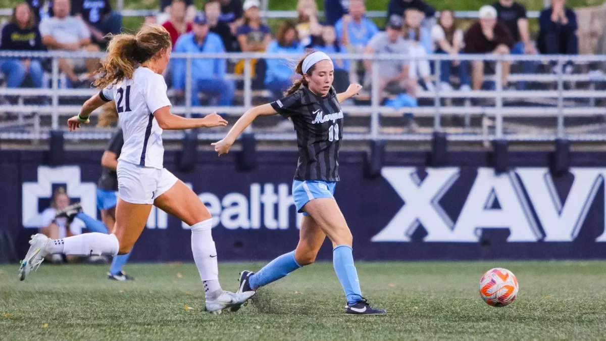 Junior midfielder Julia O'Neill (11) dribbles ball in Marquette women's soccer's 3-0 loss to No. 17 Xavier Thursday night. (Photo courtesy of Marquette Athletics.)